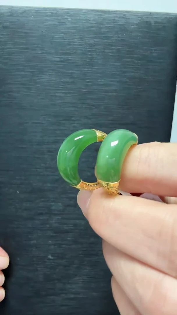 18K金镶嵌戒指和田玉戒指多样性发一个