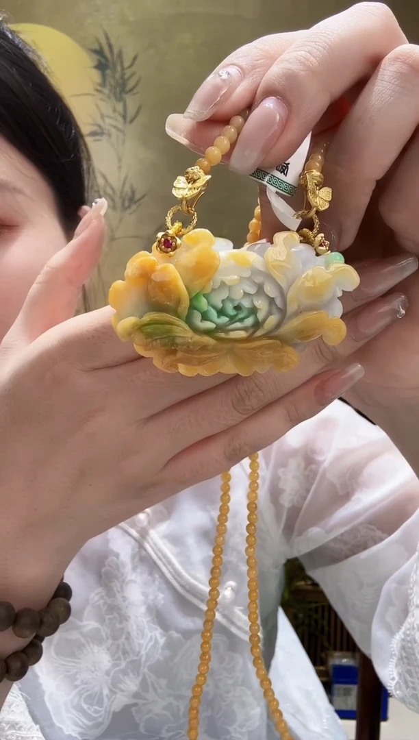 颈饰未镶嵌翡翠吊坠