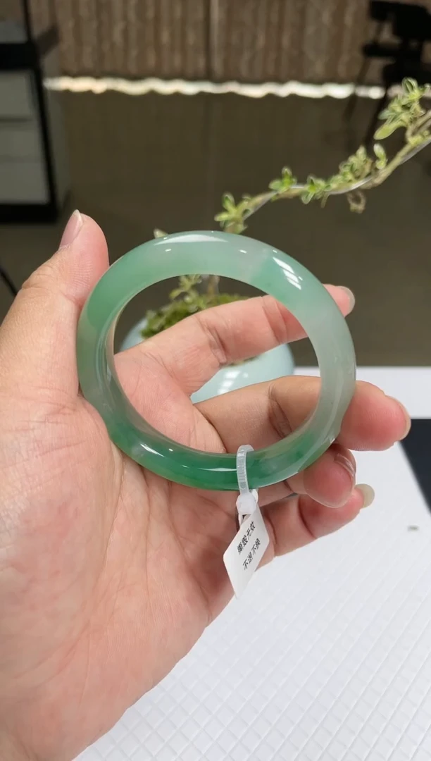 【闪购商品】石英质玉手镯未镶嵌非洲翠手镯多样性发货