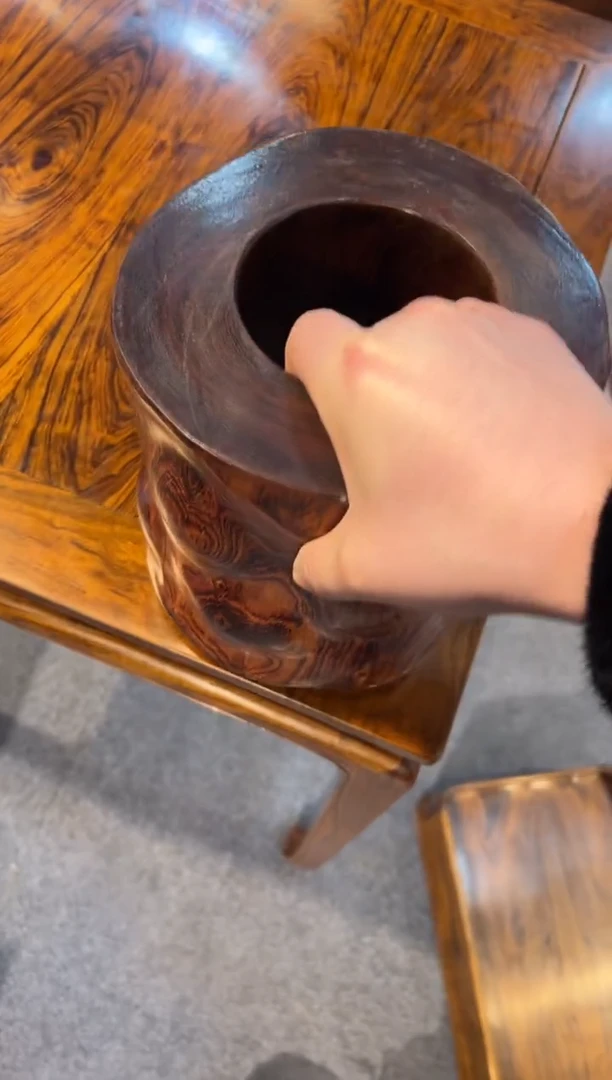 【闪购商品】花梨木类木雕大笔筒