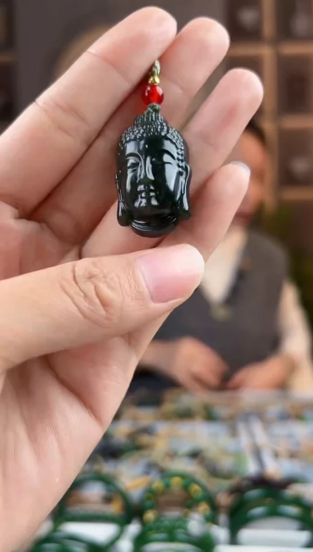 颈饰未镶嵌和田玉拍一发一，拍一发一