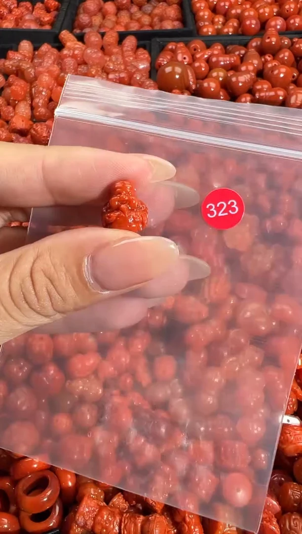 颈饰未镶嵌南红玛瑙1