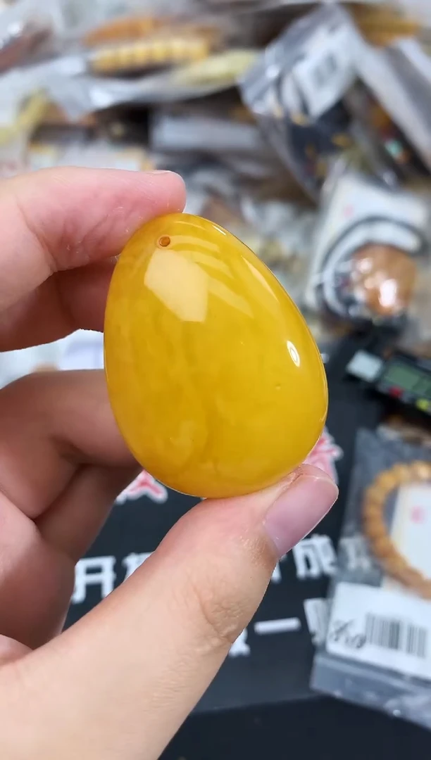 蜜蜡未镶嵌珠宝奇石71