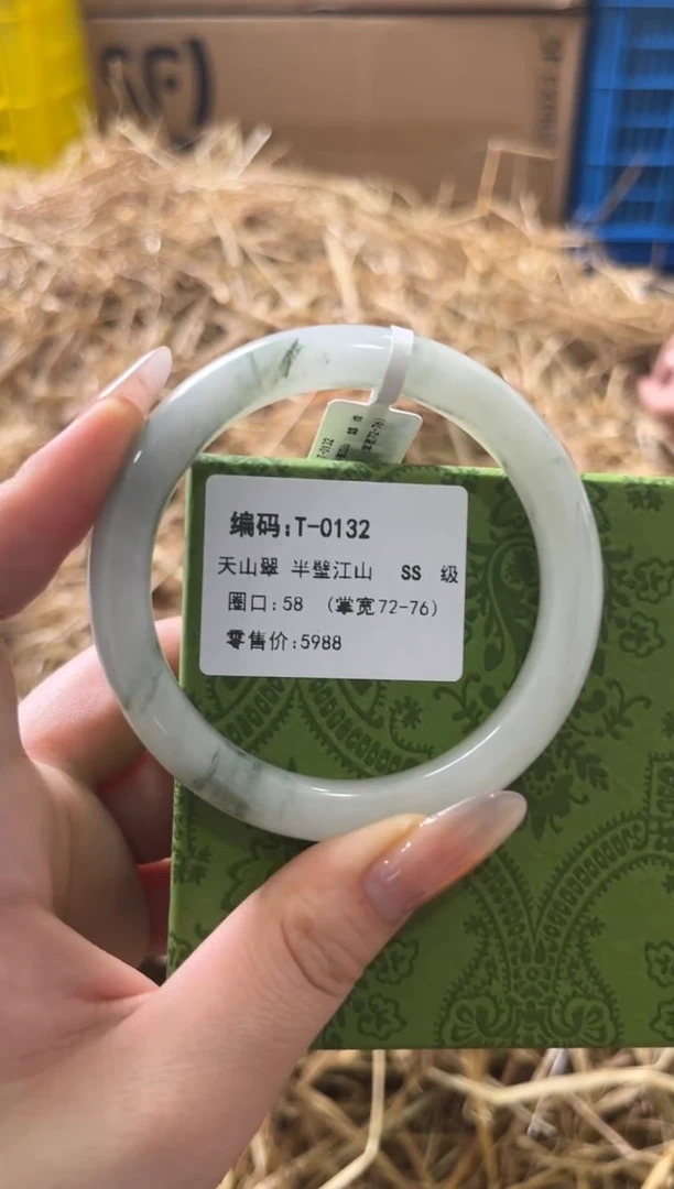 未镶嵌手镯石英质玉T-0132