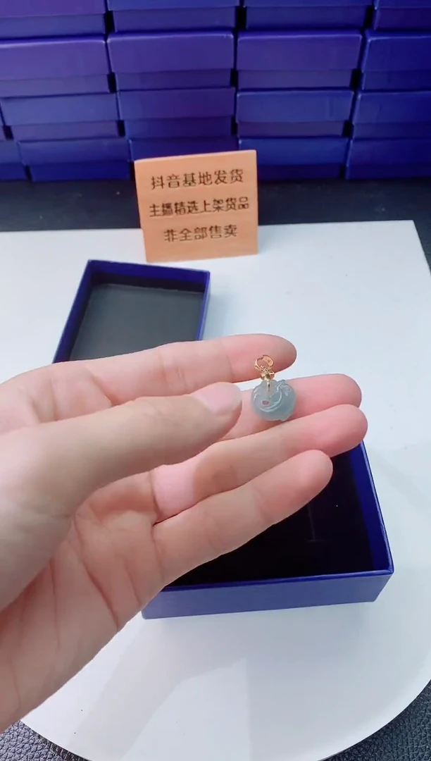 翡翠未镶嵌颈饰