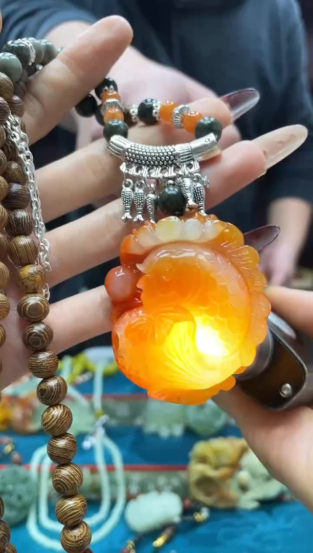 未镶嵌岫玉吊坠·