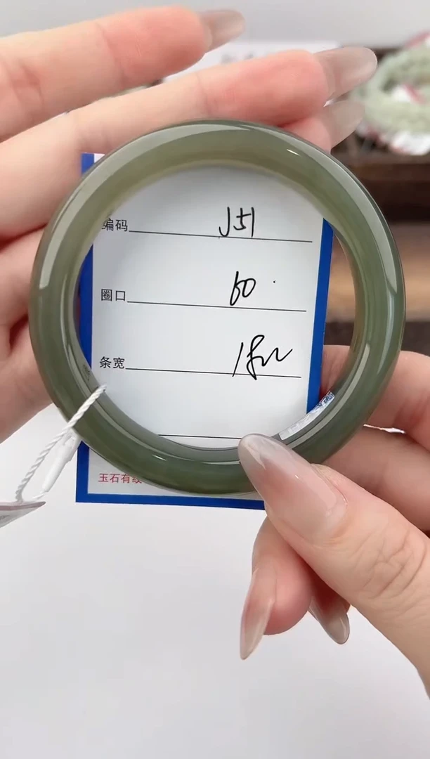 未镶嵌手镯和田玉51颜色微差无瑕疵