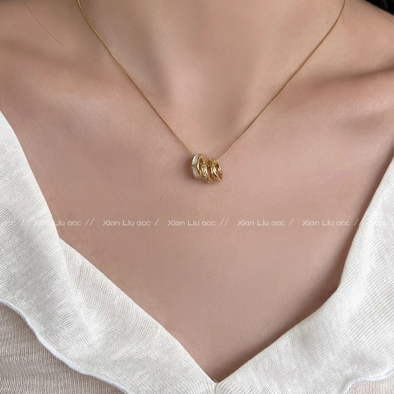 合金项链 金色贝母圈圈吊坠项链女锁骨链高级感轻奢小众颈链