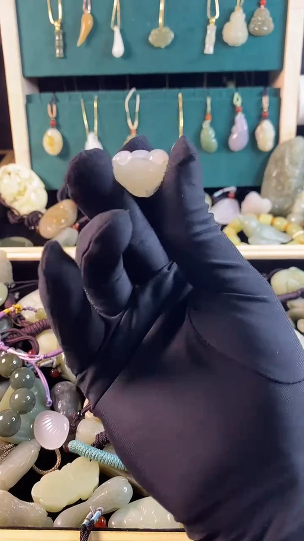 吊坠(赠链)未镶嵌和田玉22