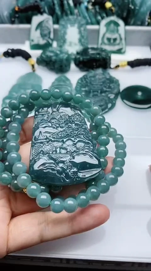 颈饰未镶嵌翡翠              一套