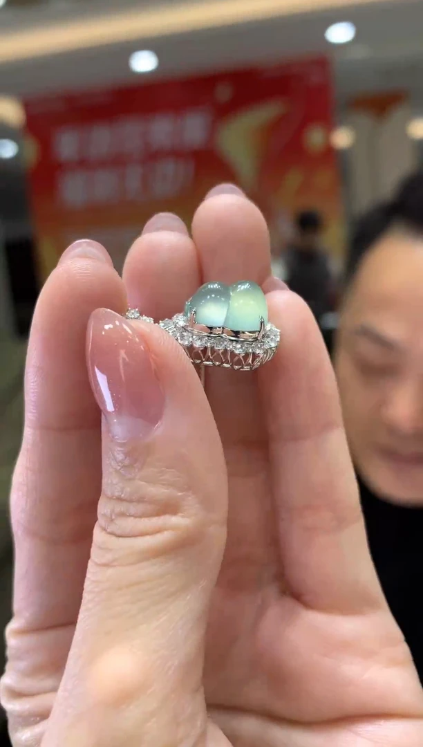 颈饰18K金镶嵌翡翠|不退不换