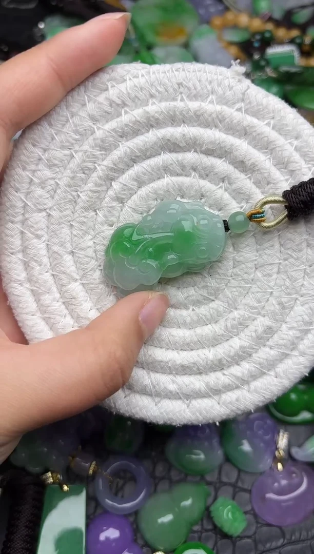 颈饰未镶嵌翡翠缅甸翡翠吊坠