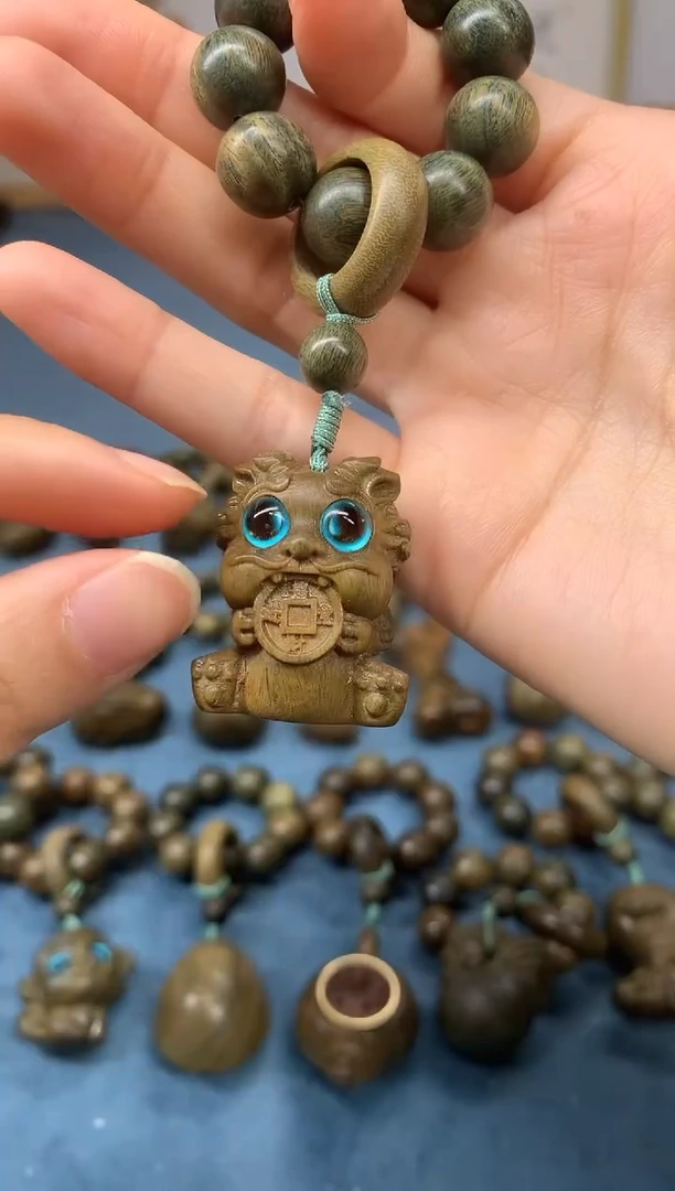 【闪购商品】维腊木(绿檀)把件吞金兽 盘玩件