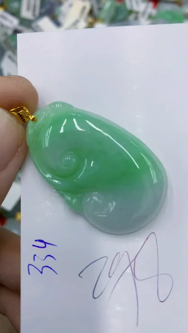 颈饰18K金镶嵌翡翠11111111111