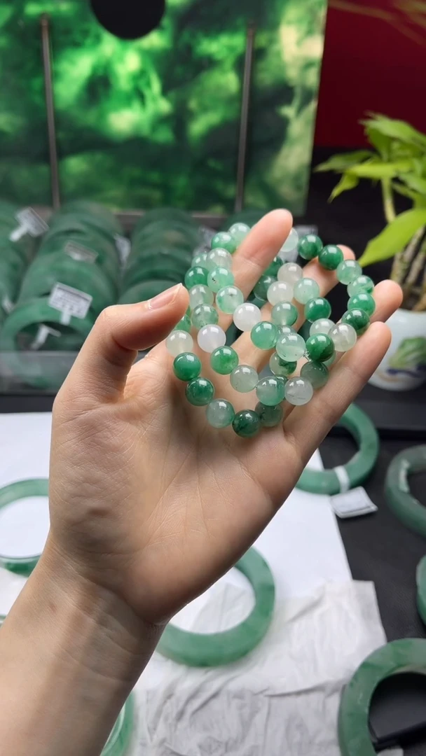 【闪购商品】石英质玉手串未镶嵌天然非洲翠手串多样性发一件