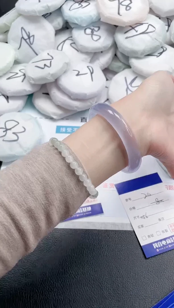 【闪购商品】石英质玉手镯未镶嵌14J20-56