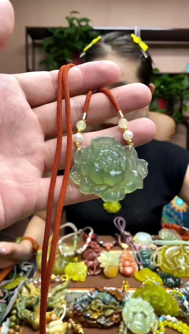 未镶嵌岫玉颈饰·1