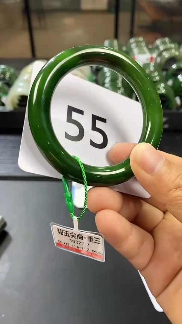 【闪购商品】和田玉碧玉手镯55.5未镶嵌一个