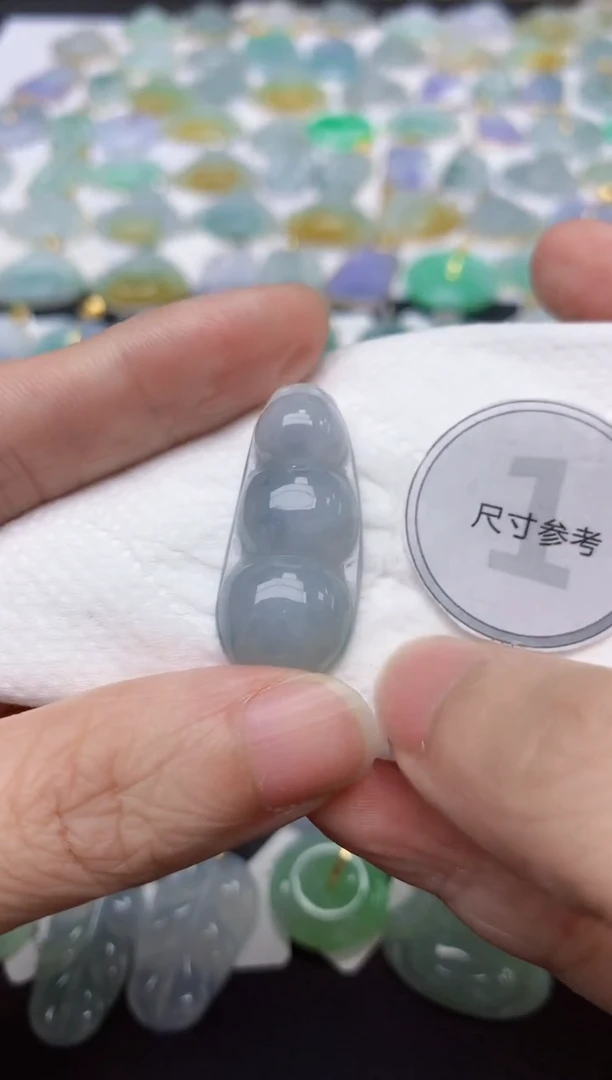 翡翠未镶嵌颈饰天然缅甸A货翡翠