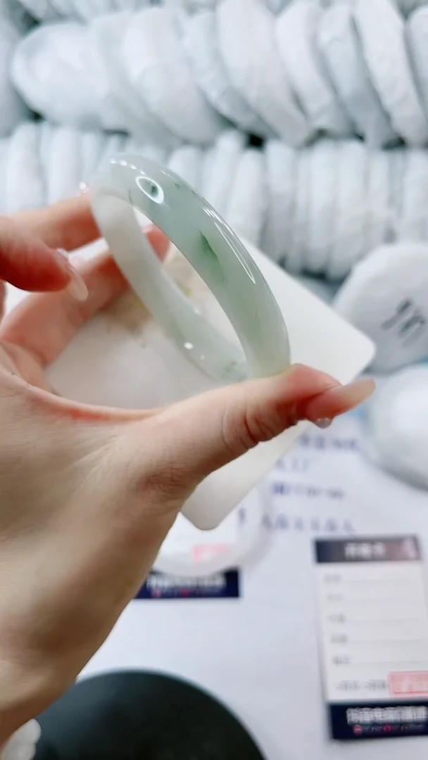 【闪购商品】石英质玉手镯未镶嵌0162655173-多样性发货