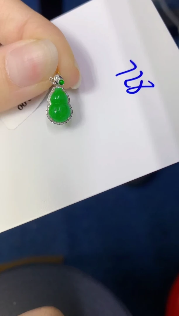 颈饰18K金镶嵌翡翠缅甸天然翡翠A货