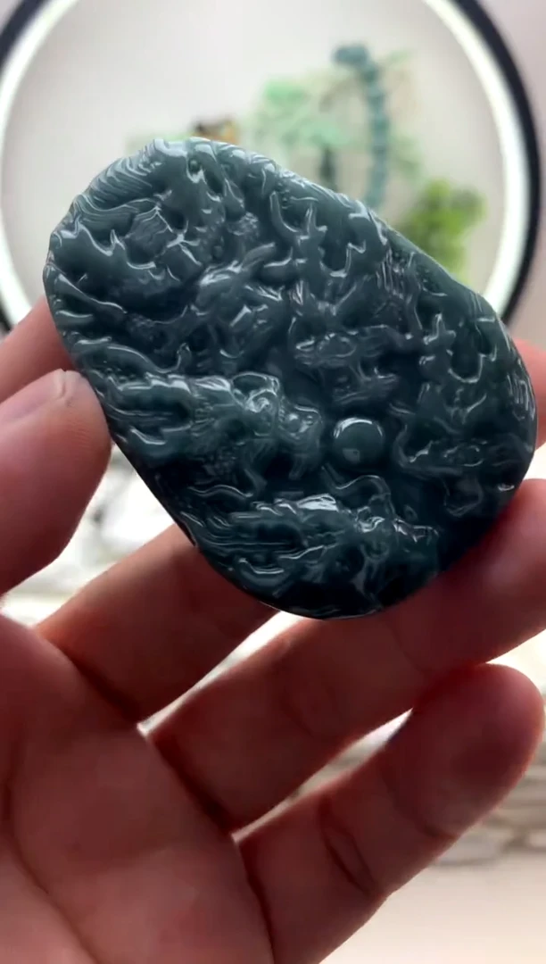 翡翠未镶嵌颈饰九龙牌