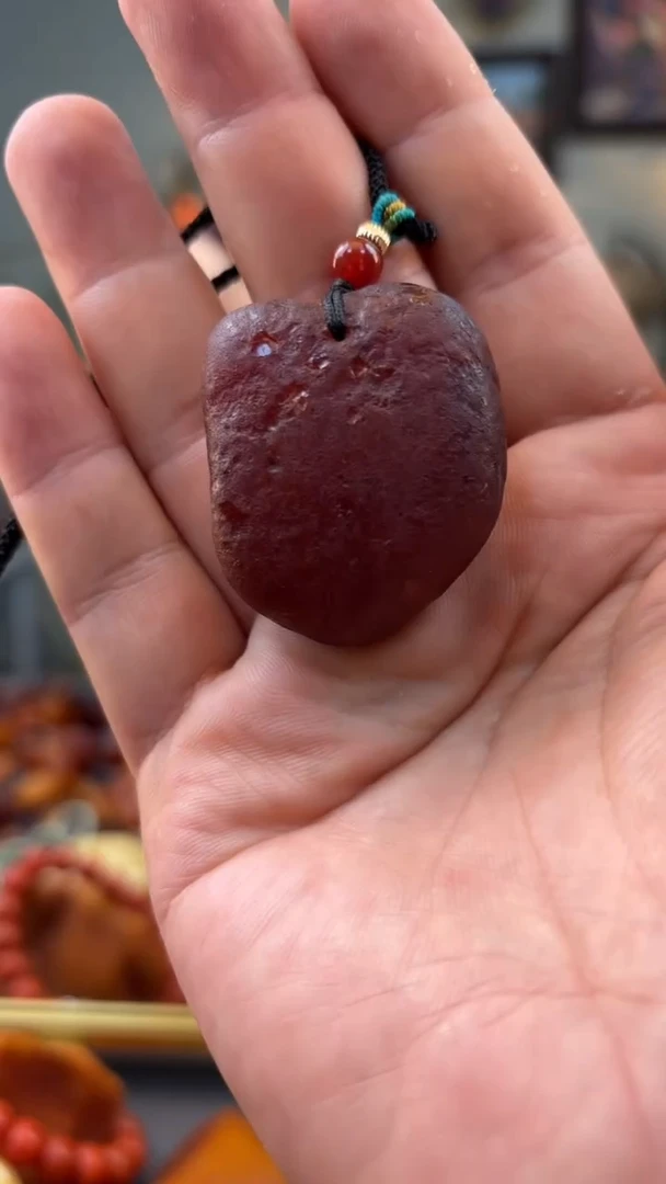 未镶嵌颈饰琥珀吊坠
