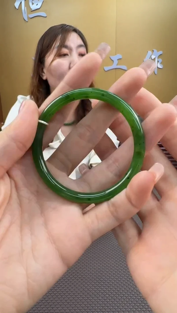 【闪购商品】和田玉手镯未镶嵌52