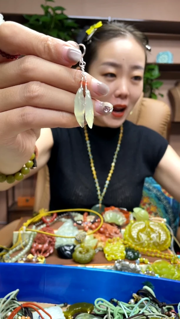 银S925镶嵌岫玉耳饰多样性发货发其中之一