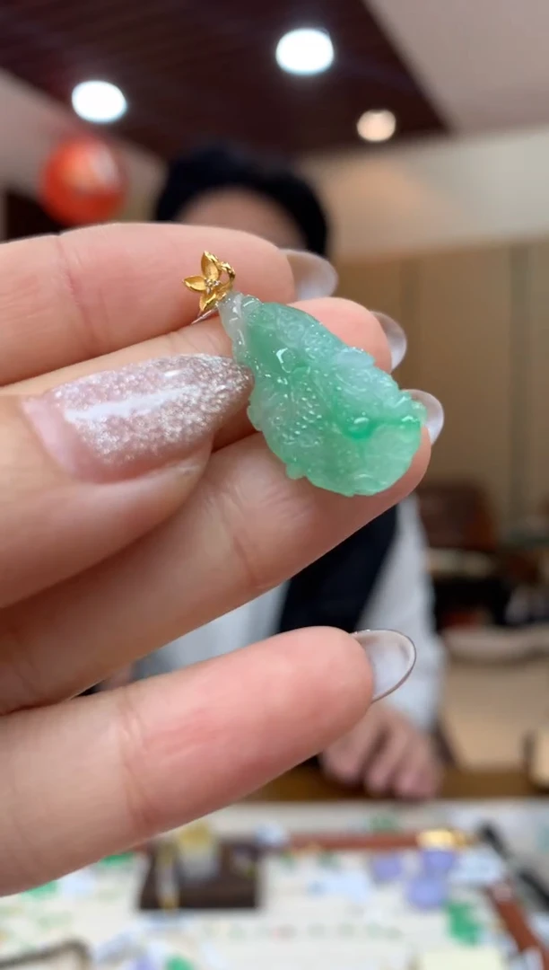 吊坠(不含链)18K金镶嵌翡翠白菜