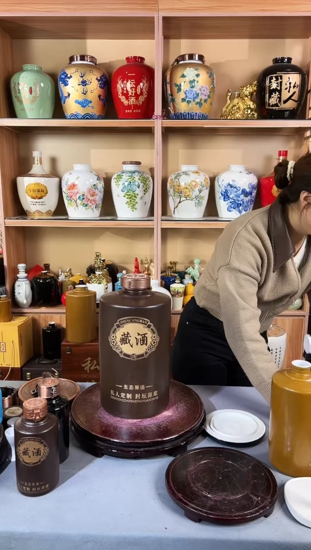 直筒藏酒咖啡色50斤金属盖