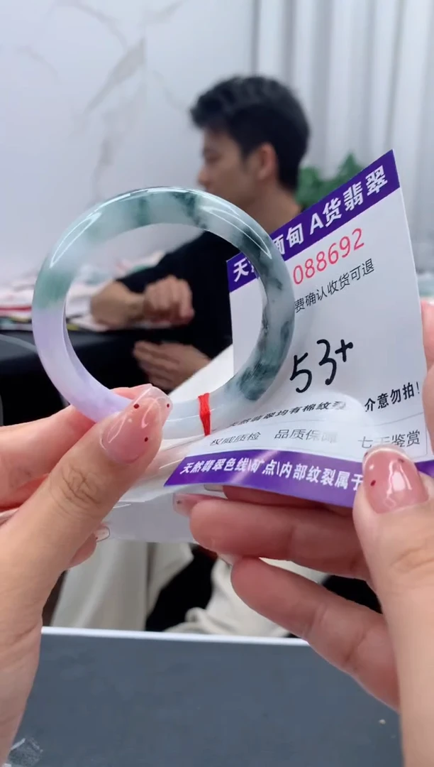 未镶嵌手镯翡翠有纹，完美者勿拍