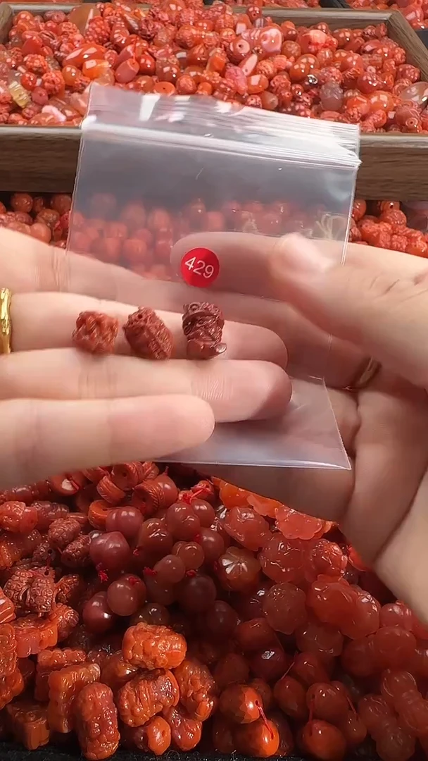 颈饰未镶嵌南红玛瑙1