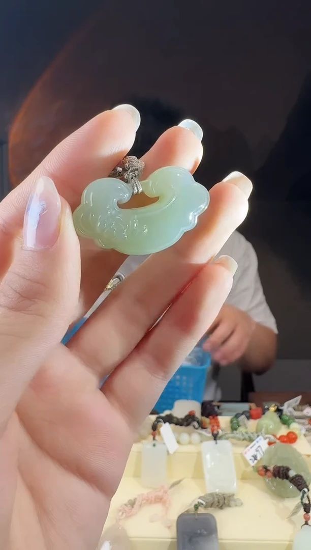 和田玉未镶嵌颈饰锁 多样性发其一