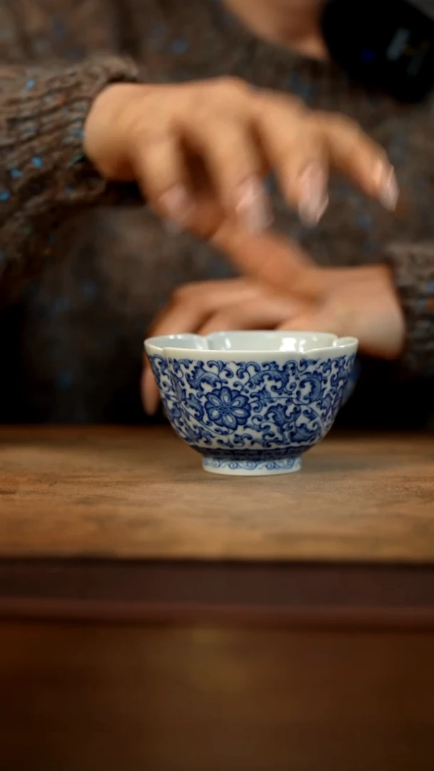 【闪购商品】青花缠枝莲异型杯