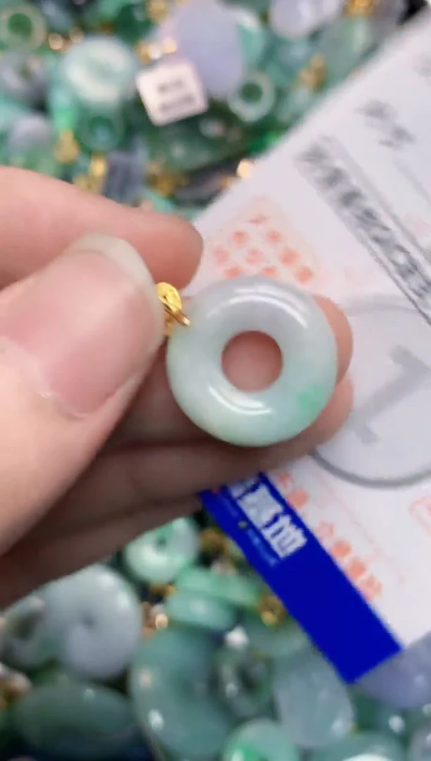 翡翠未镶嵌颈饰        1