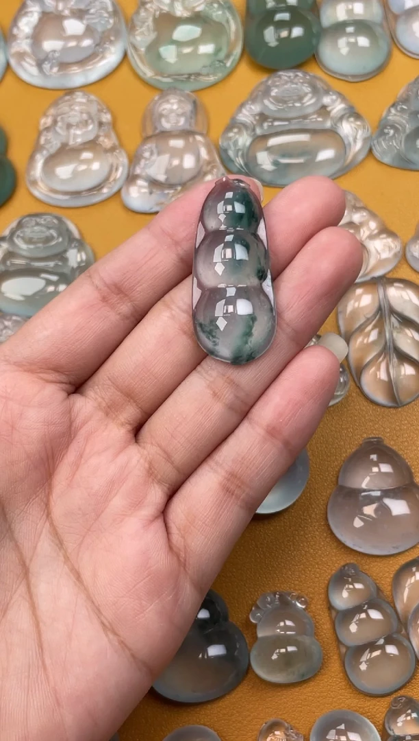 翡翠未镶嵌吊坠(不含链)39 17 7豆子