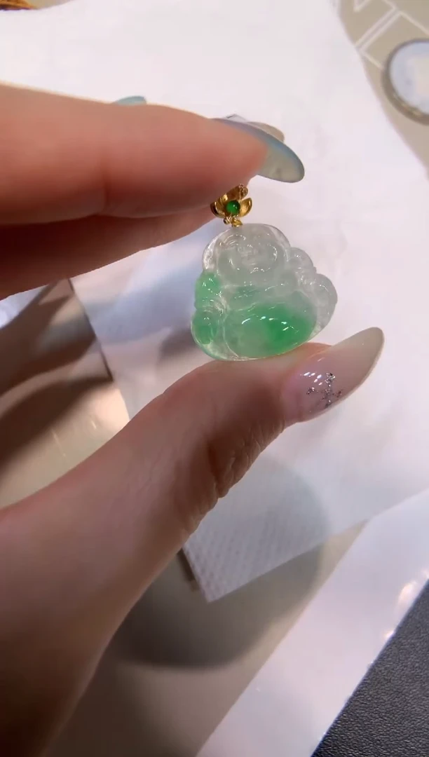 颈饰18K金镶嵌翡翠佛公