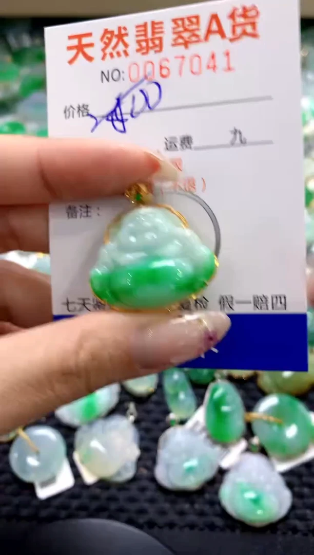 翡翠18K金镶嵌颈饰1111111111111111