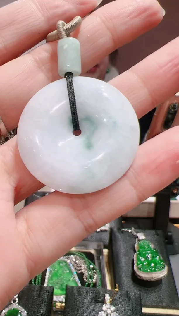 【闪购商品】翡翠颈饰未镶嵌202520646