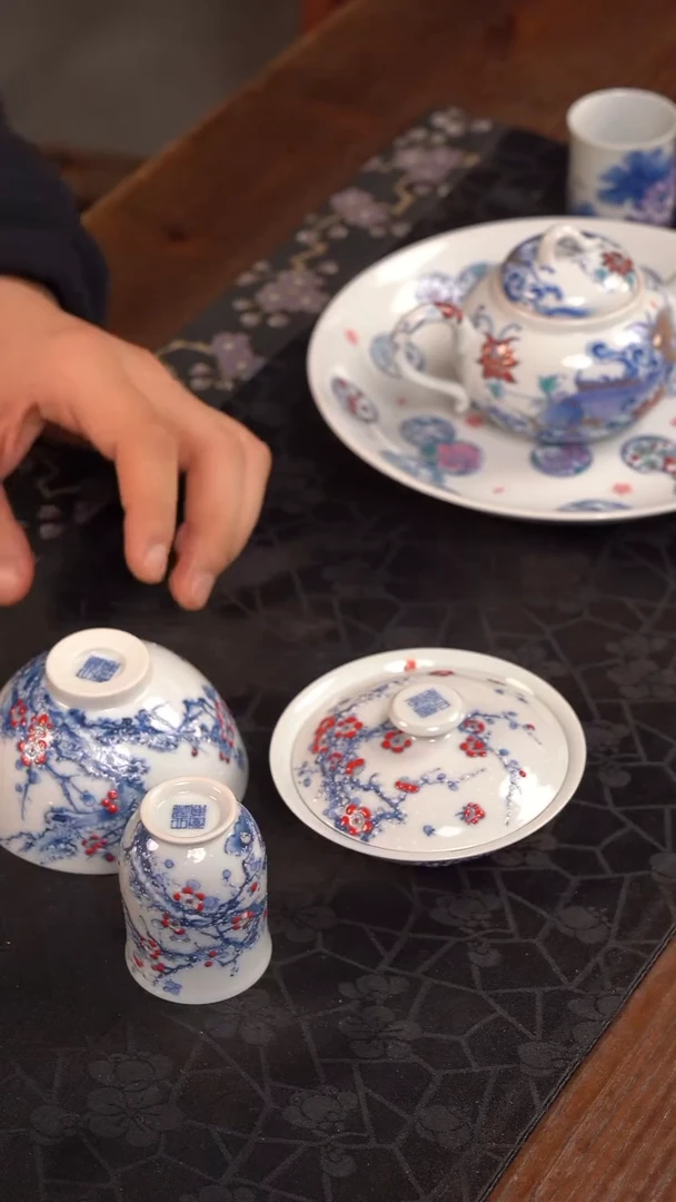 绵***?六逸堂青花斗彩踏雪寻梅玉璧杯