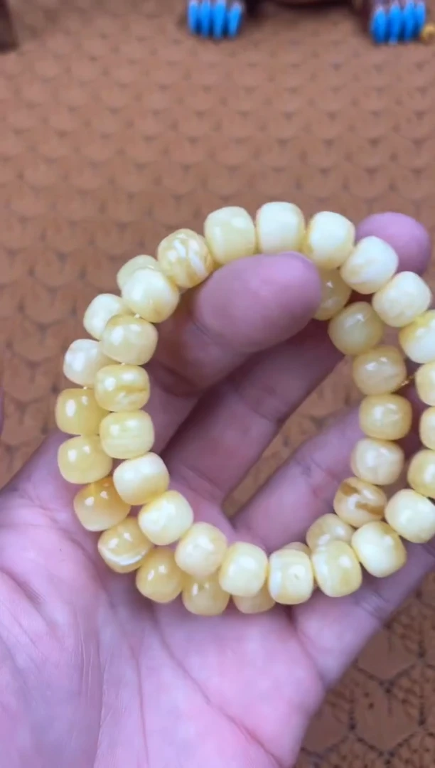 未镶嵌蜜蜡裸石WXCC003瑕疵多样性发其中一件