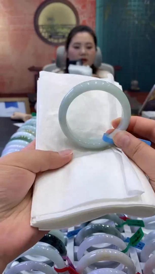 【闪购商品】翡翠手镯未镶嵌多人000435