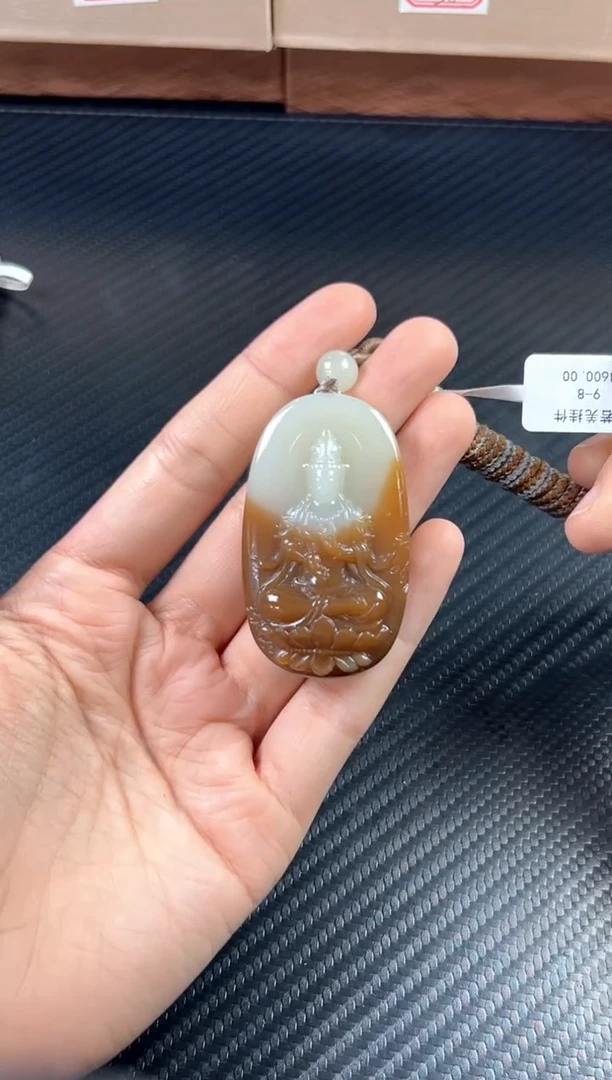 吊坠(赠链)未镶嵌和田玉若羌微色差
