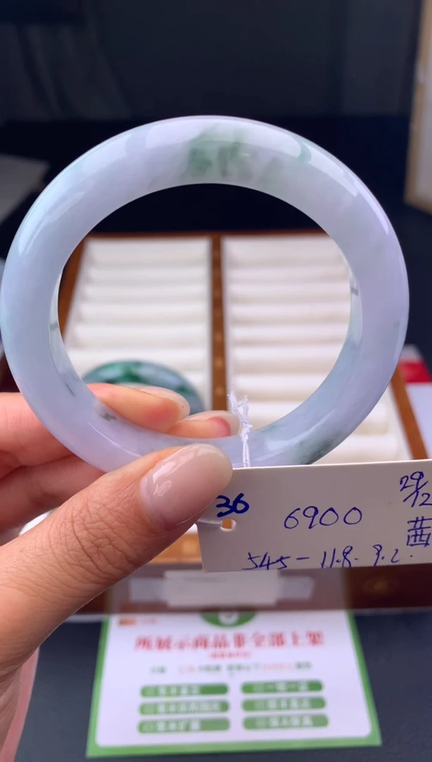 未镶嵌手镯翡翠假一赔三   手镯