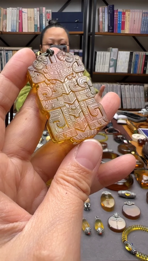 【闪购商品】琥珀颈饰未镶嵌仿古兽面纹吊坠