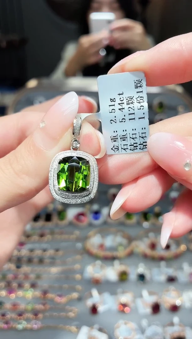 颈饰18K金镶嵌碧玺5.44ct