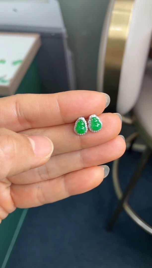 颈饰18K金镶嵌翡翠天然翡翠A货