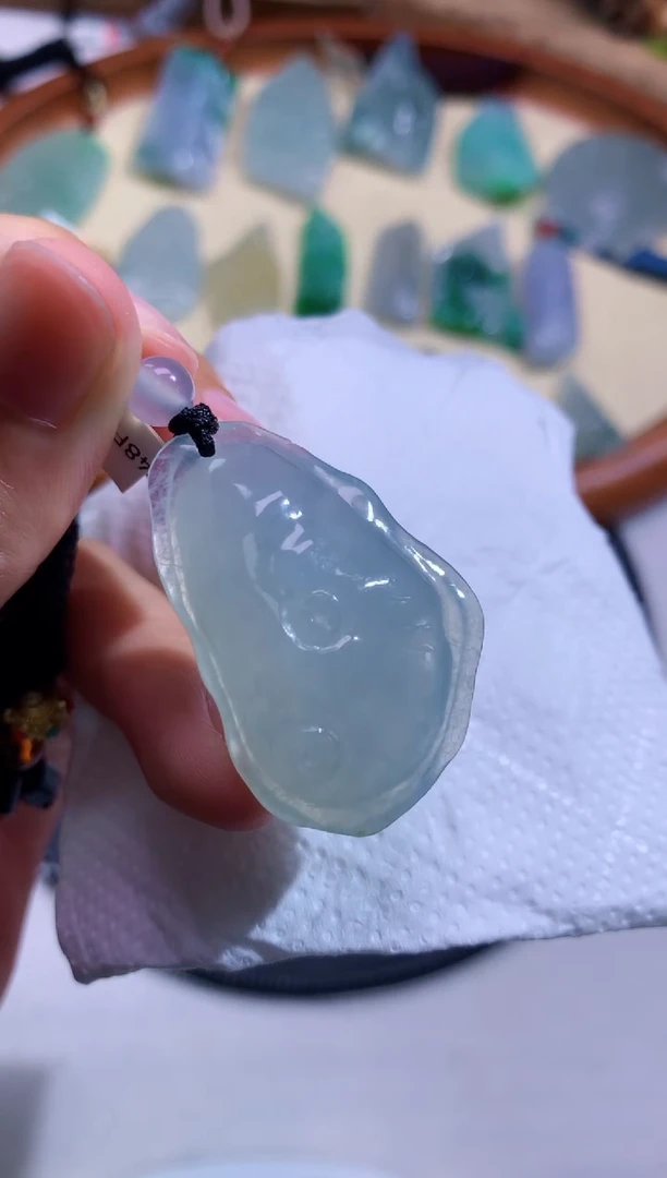 颈饰未镶嵌翡翠