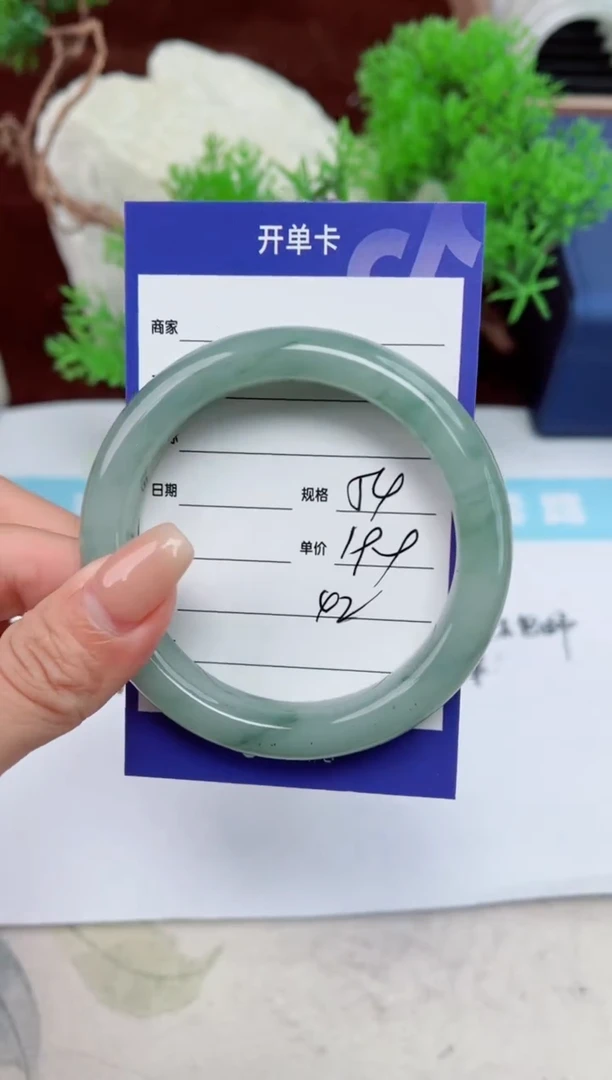 【闪购商品】石英质玉手镯未镶嵌42